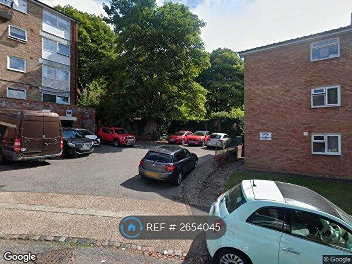 2 Bedroom Flat To Rent In Crescent Road, Luton, LU2