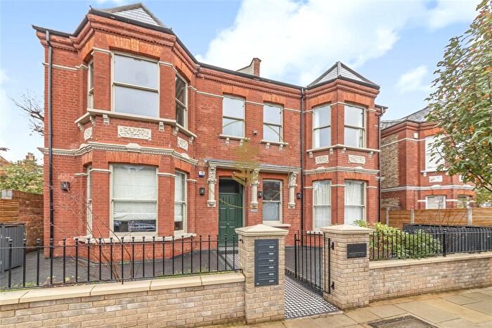 3 Bedroom Duplex For Sale In Ebbsfleet Road, West Hampstead, London, NW2
