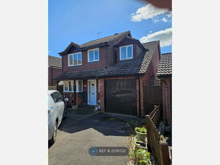 4 Bedroom Detached House To Rent In Longstock Close, Basingstoke, RG24
