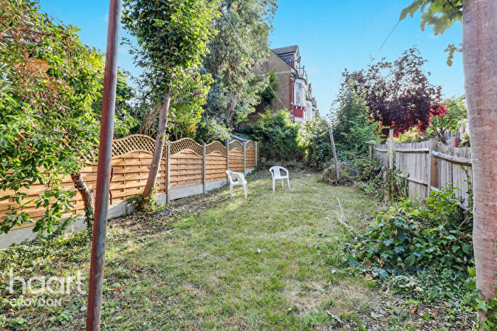 5 Bedroom Semi-Detached House For Sale In Avondale Road, South Croydon, CR2