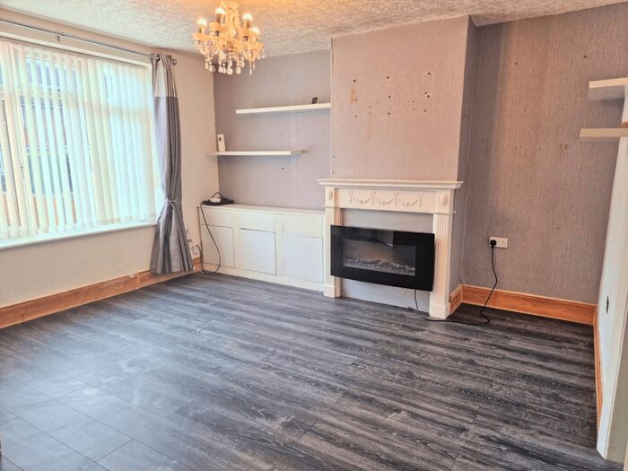 3 Bedroom Semi-Detached House To Rent In South Roundhay, Kitts Green, Birmingham, B33