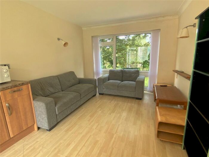 3 Bedroom Flat To Rent In Wilmslow Road, Manchester, Greater Manchester, M14