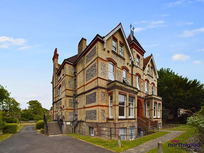 2 Bedroom Flat To Rent In Granville Road, Meads, Eastbourne, BN20