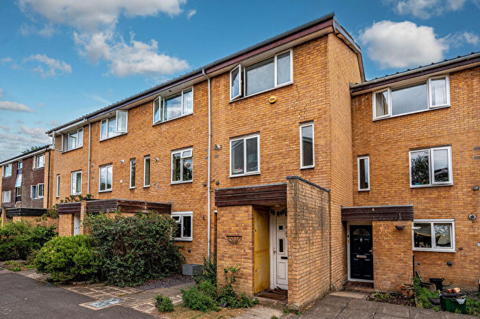 2 Bedroom Maisonette To Rent In Engadine Close, East Croydon, Croydon, CR0
