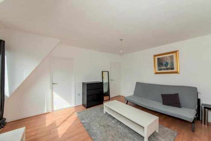 Studio To Rent In Abbeyfield Close, NW10
