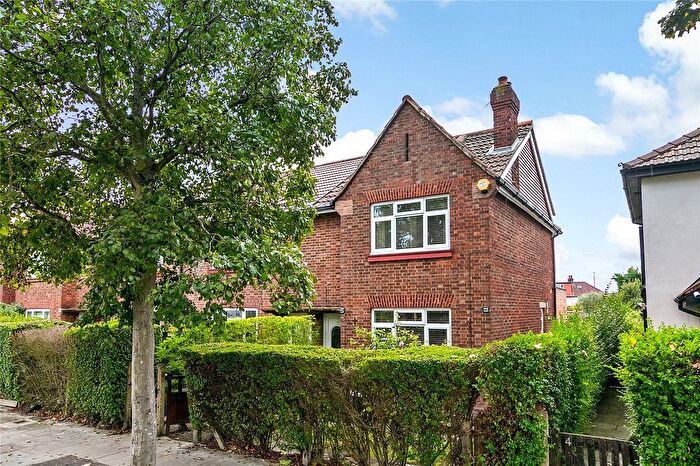 3 Bedroom Semi-Detached House For Sale In Thompson Avenue, Kew, Surrey, TW9