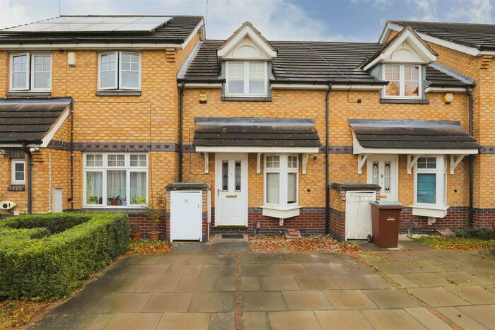 2 Bedroom Town House To Rent In Songthrush Avenue, Basford, Nottinghamshire NG6