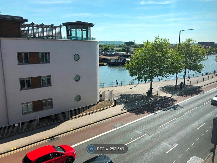 2 Bedroom Flat To Rent In Harbours Edge, Bristol, BS8