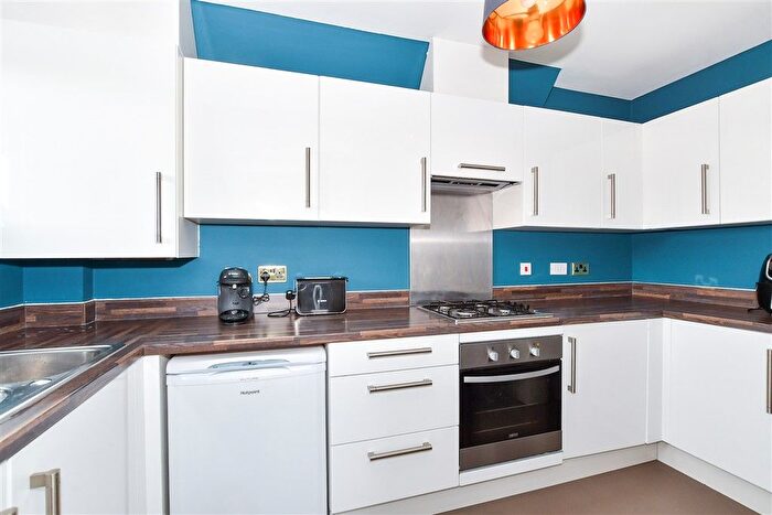 2 Bedroom Flat For Sale In Finn Farm Road, Ashford, Kent, TN25