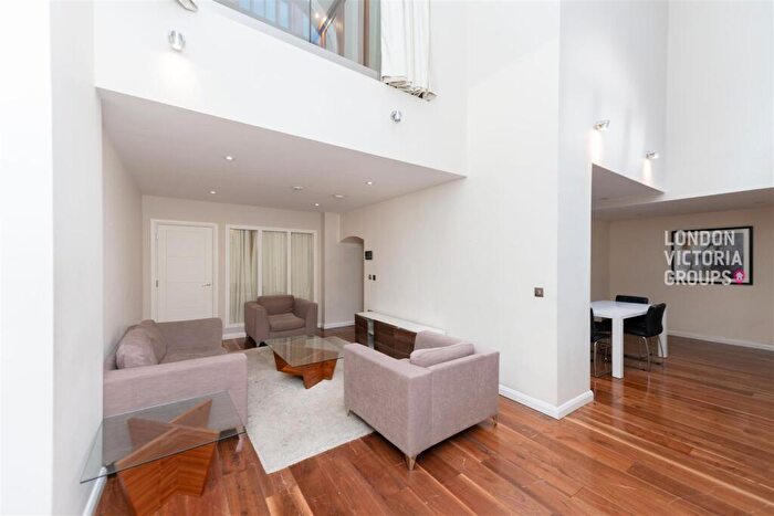 2 Bedroom Apartment To Rent In - Bream's Buildings, London, EC4A