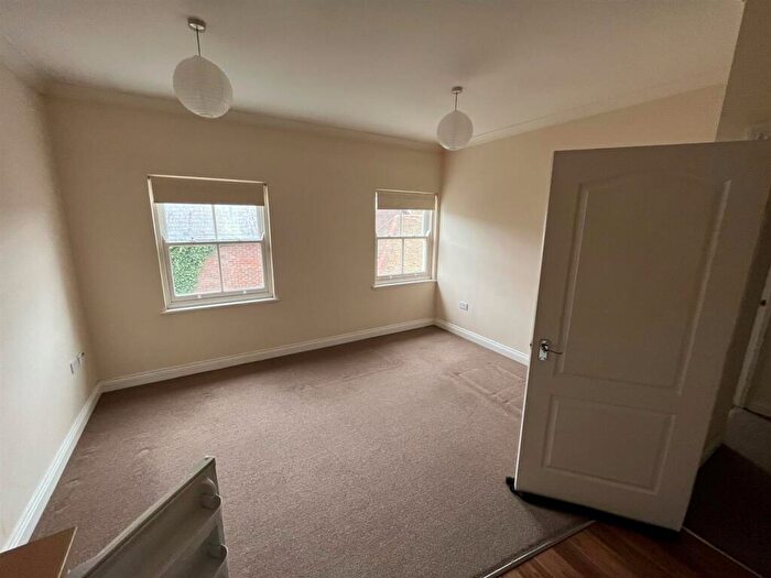 1 Bedroom Flat For Sale In Milliners Place, Matthew Street, Dunstable, LU6