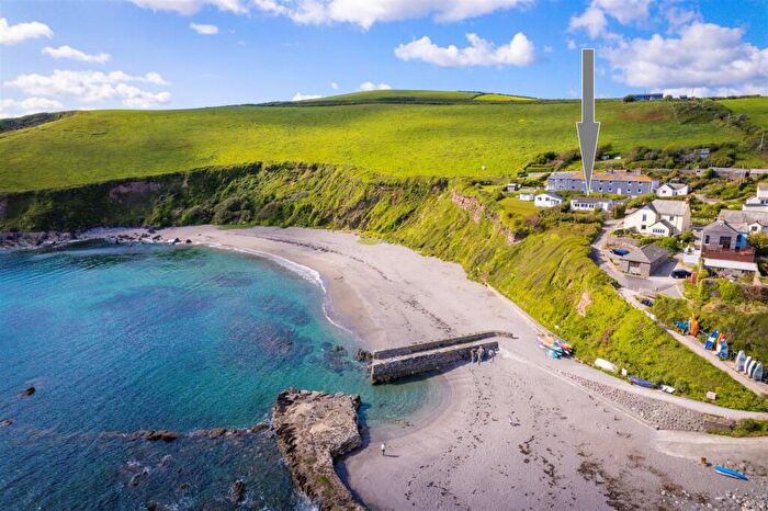 3 Bedroom Chalet For Sale In Portwrinkle Beach, PL11