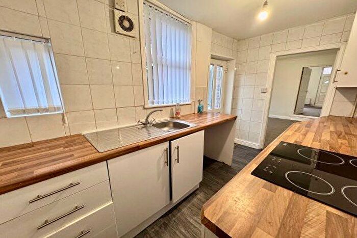 2 Bedroom End Of Terrace House To Rent In Vernon Road, Nottingham, NG6