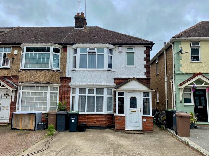 3 Bedroom Semi-Detached House To Rent In Poynters Road, Luton, LU4