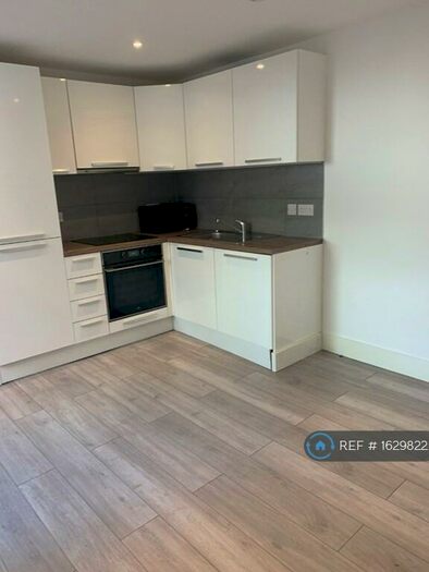 Studio To Rent In Shaw Heath, Stockport, SK2