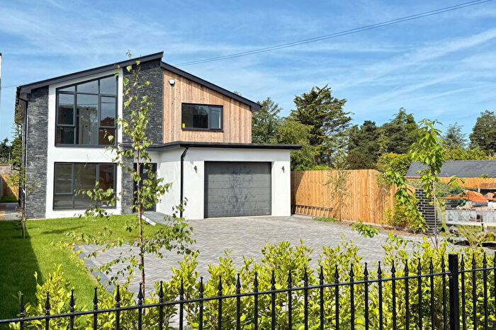 5 Bedroom Detached House For Sale In Braeside Road, St. Leonards, BH24