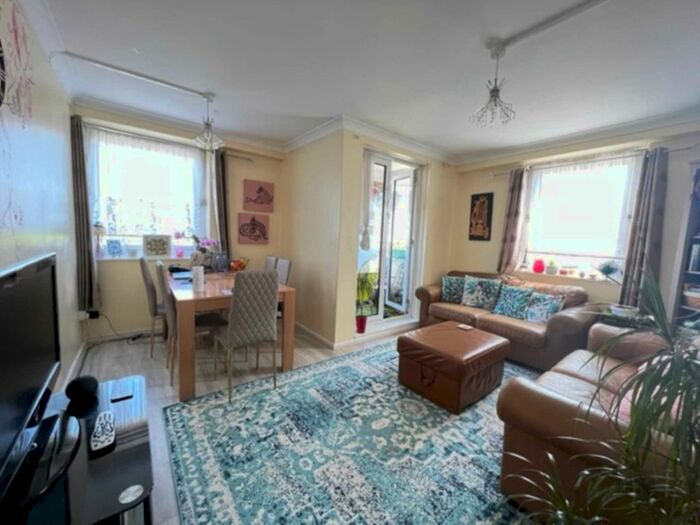 2 Bedroom Flat To Rent In Mace Street, Bethnal Green, E2