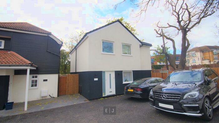 3 Bedroom End Of Terrace House To Rent In Roding Lane, Buckhurst Hill, IG9
