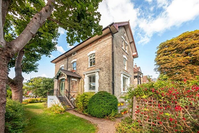 2 Bedroom Flat For Sale In Hamlet Road, Crystal Palace, London, SE19