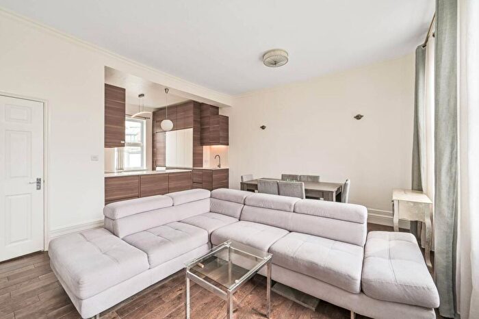 3 Bedroom Flat For Sale In Mill Lane, West Hampstead, London, NW6