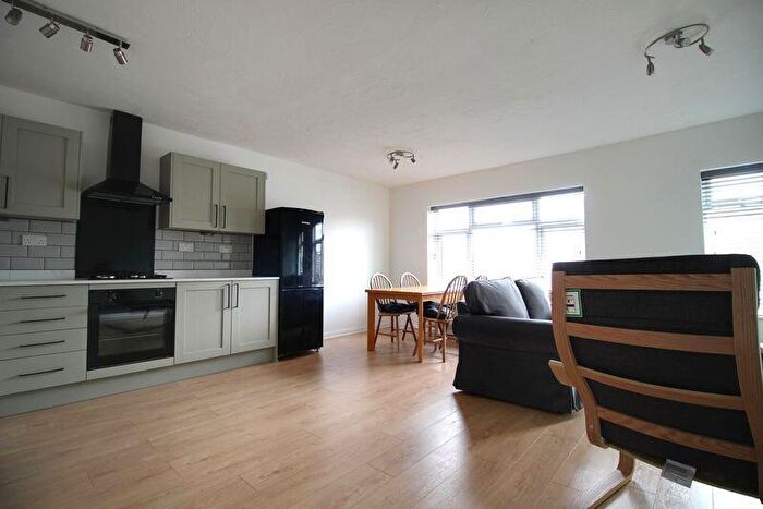 2 Bedroom Flat To Rent In Bramcote Avenue, Chilwell, NG9