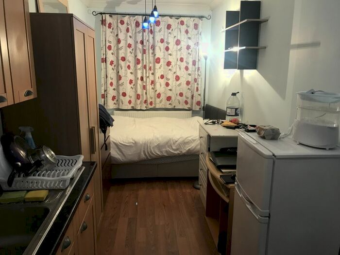 1 Bedroom Studio To Rent In Stour Avenue, Southall, UB2