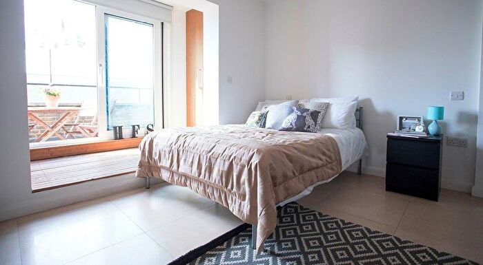 Studio To Rent In Kensal Road, London, W10