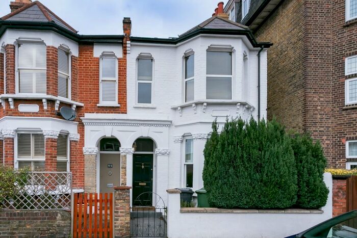 1 Bedroom Flat To Rent In Hazelbourne Road, London SW12