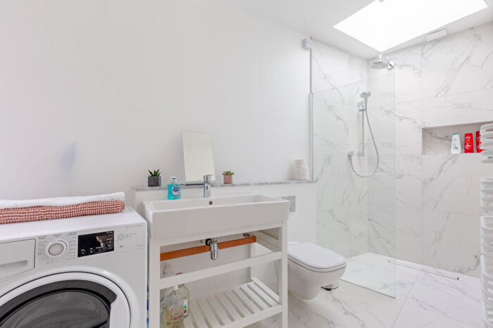 1 Bedroom Terraced House To Rent In Gifford Street, London, N1