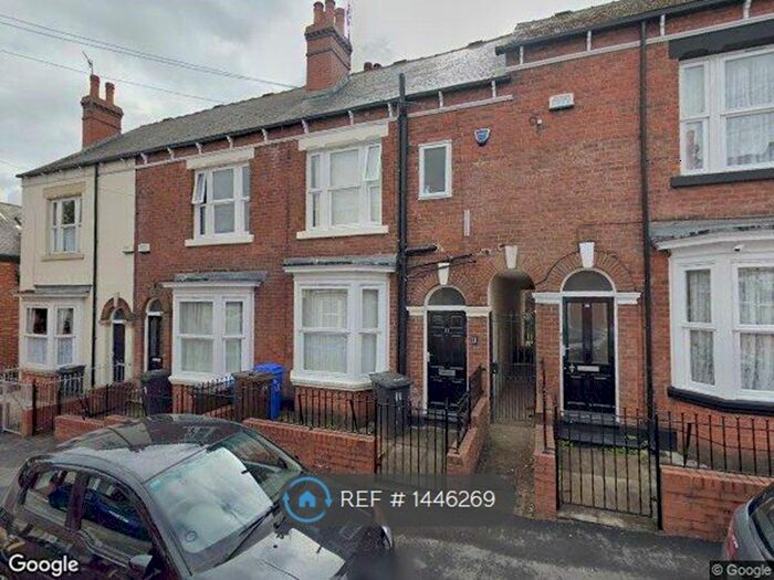 4 Bedroom Semi-Detached House To Rent In Clarke Square, Sheffield, S2