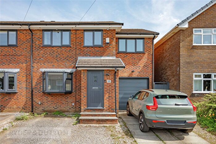 4 Bedroom Semi Detached House For Sale In The Croft, Hadfield, Glossop, Derbyshire, SK13