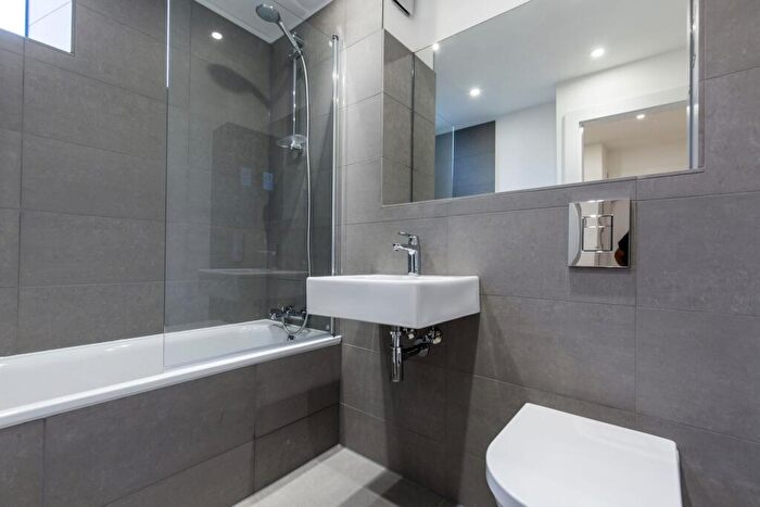 1 Bedroom Flat To Rent In Old Church Court, N11