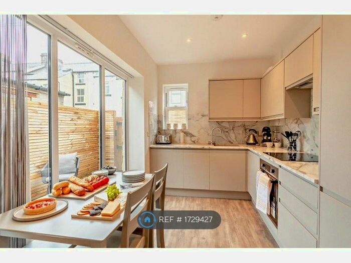 2 Bedroom Flat To Rent In Mayfield Grove, Harrogate, HG1