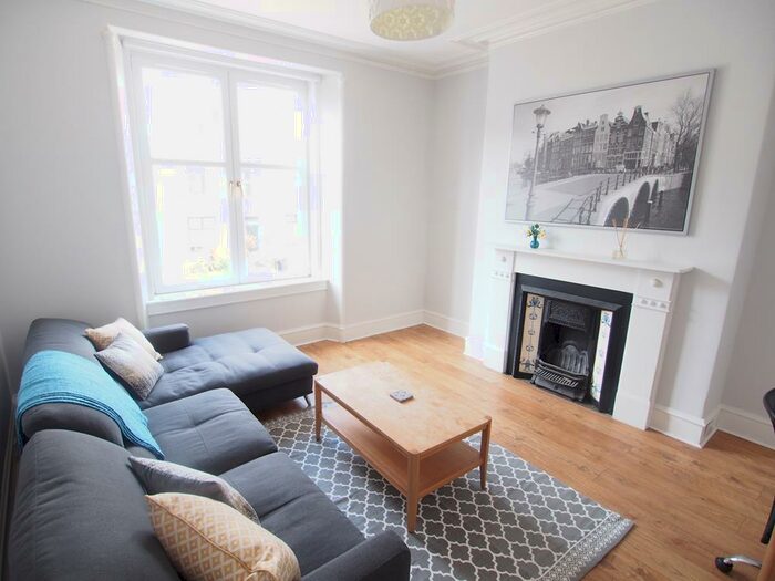 2 Bedroom Flat To Rent In Balmoral Place, First Floor Right, AB10