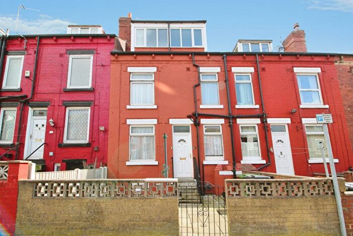 3 Bedroom Terraced House For Sale In Clifton Avenue, Leeds, LS9