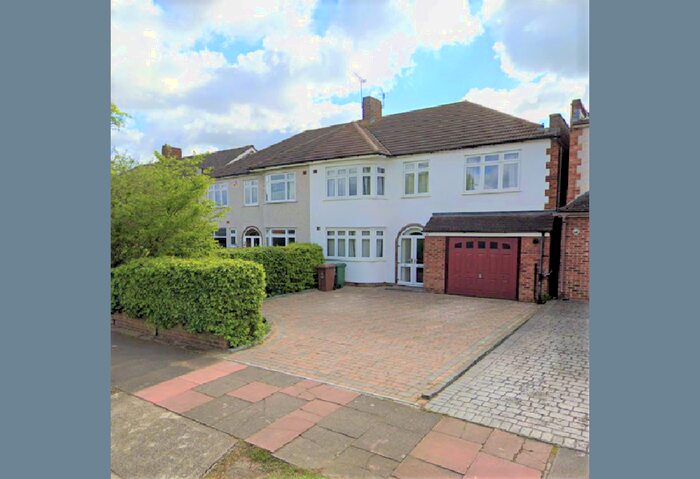 4 Bedroom Semi-Detached House To Rent In Wren Road, Sidcup, DA14