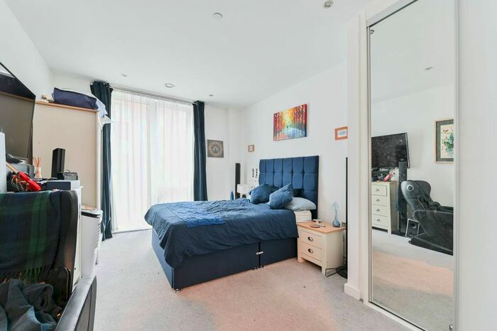 2 Bedroom Flat To Rent In Shackleton Way, Canary Wharf, London, E16