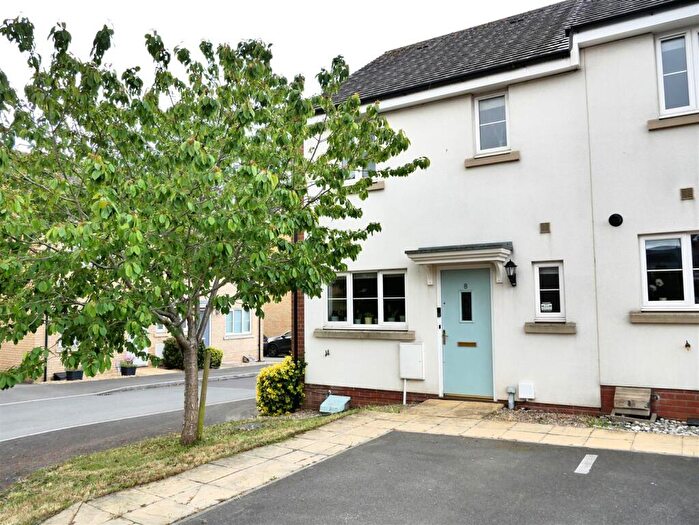 3 Bedroom Semi-Detached House For Sale In Dakota Drive, Calne, SN11