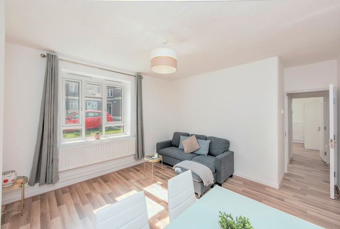 3 Bedroom Flat To Rent In Brixton, London, SW2