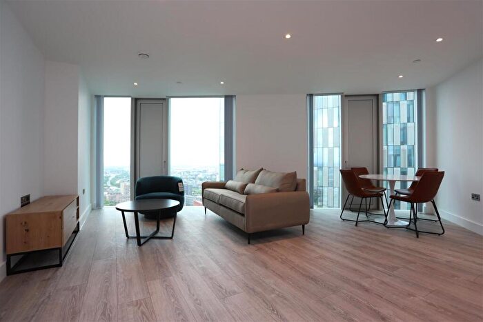 2 Bedroom Apartment To Rent In Thr, New Jackson, EE60