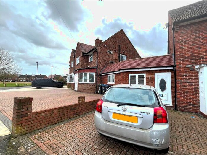 1 Bedroom Apartment To Rent In Chaucer Green, Croydon, CR0