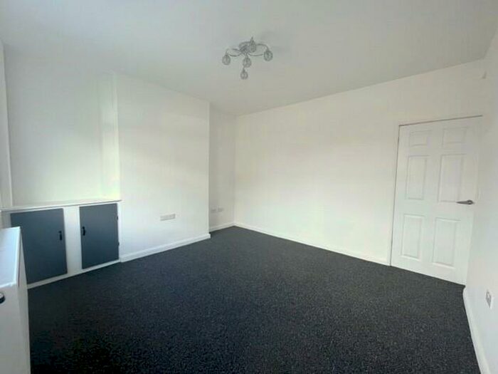 2 Bedroom House To Rent In Derby Road, Chesterfield., S40