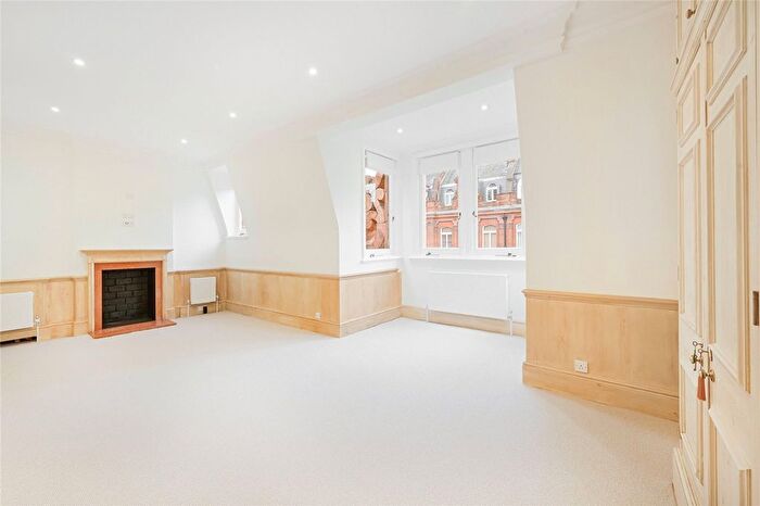 1 Bedroom Flat To Rent In South Audley Street, Mayfair, W1K