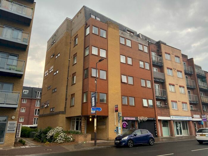 2 Bedroom Flat To Rent In High Street, Cosham, Portsmouth, PO6