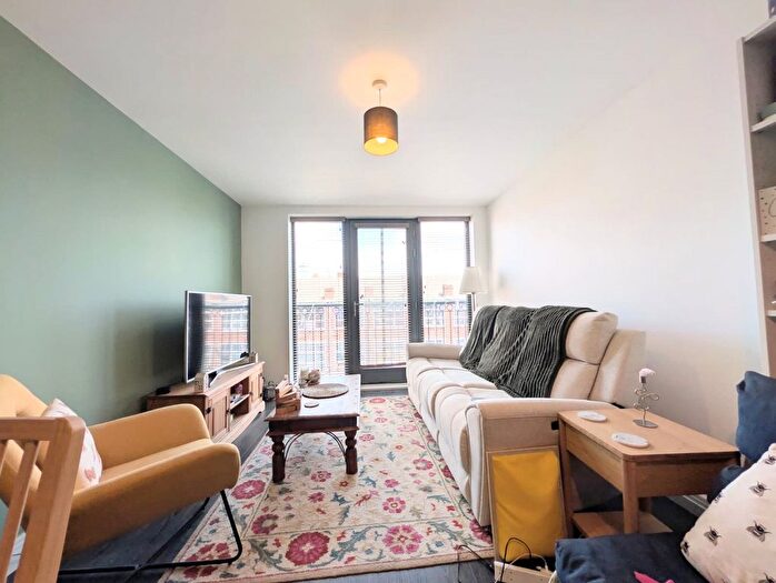 2 Bedroom Flat To Rent In Warstone Lane, Birmingham, B18