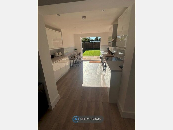 3 Bedroom End Of Terrace House To Rent In Kingsley Lane, Benfleet, SS7