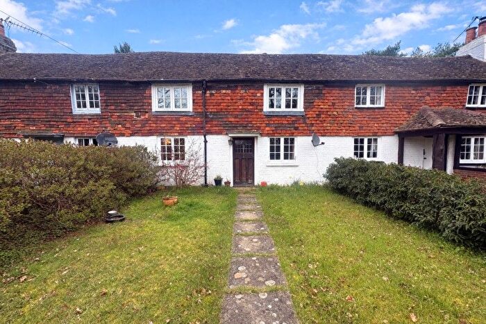 2 Bedroom Property To Rent In Guildford Lane, Albury, GU5