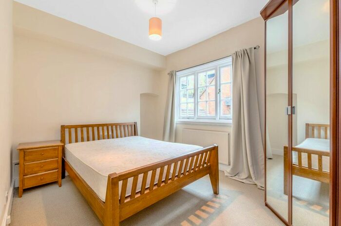 1 Bedroom Flat To Rent In Platts Lane, Hampstead, London, NW3