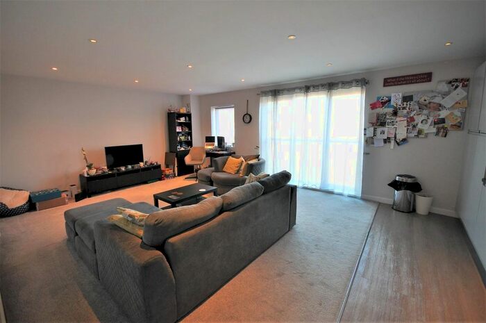 2 Bedroom Flat To Rent In Verulam Court, St. Albans Road, Watford, WD24