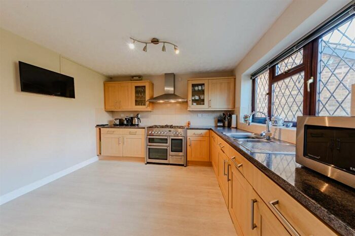 4 Bedroom Detached House For Sale In Spoonley Wood, Bancroft Park, Milton Keynes, MK13